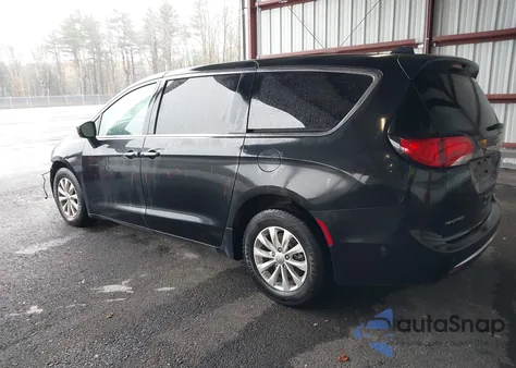 2020 Chrysler Pacifica Touring z USA, uszkodzony, nr VIN 2C4RC1FG8LR123564